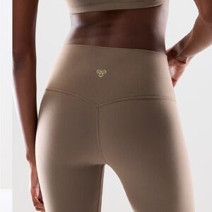 TNA Golden Cheeky Butter Leggings